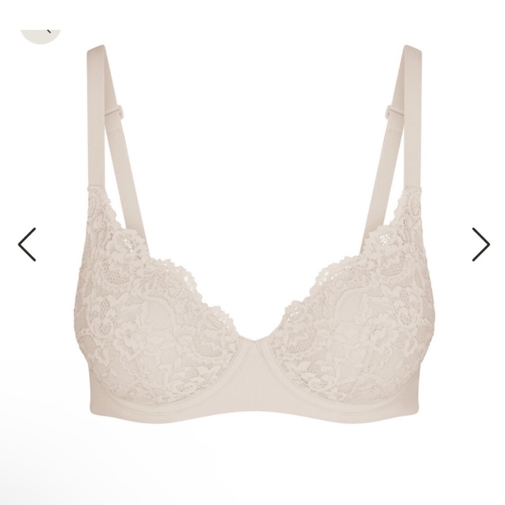 SKIMS Fits Everybody Lace T-Shirt Bra